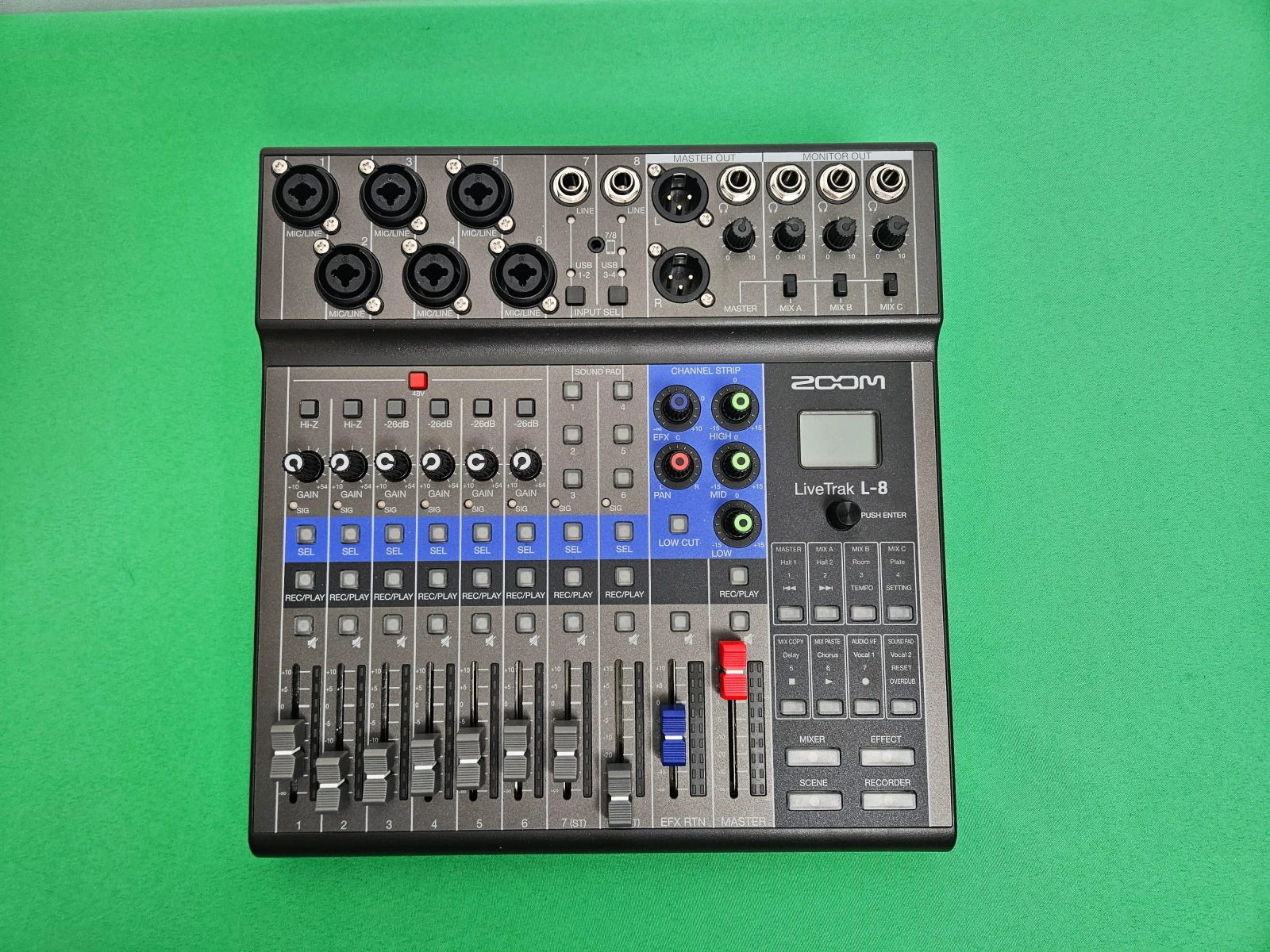 ZOOM LiveTrack L-8 - Photo 1 sur 4