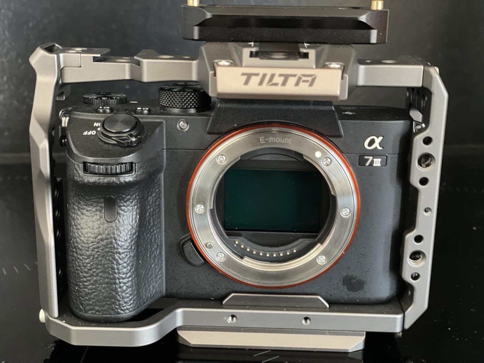 SONY ALPHA 7III + chargeur, batteries, cartes mémoire, cage et poignée - Photo 1 sur 5