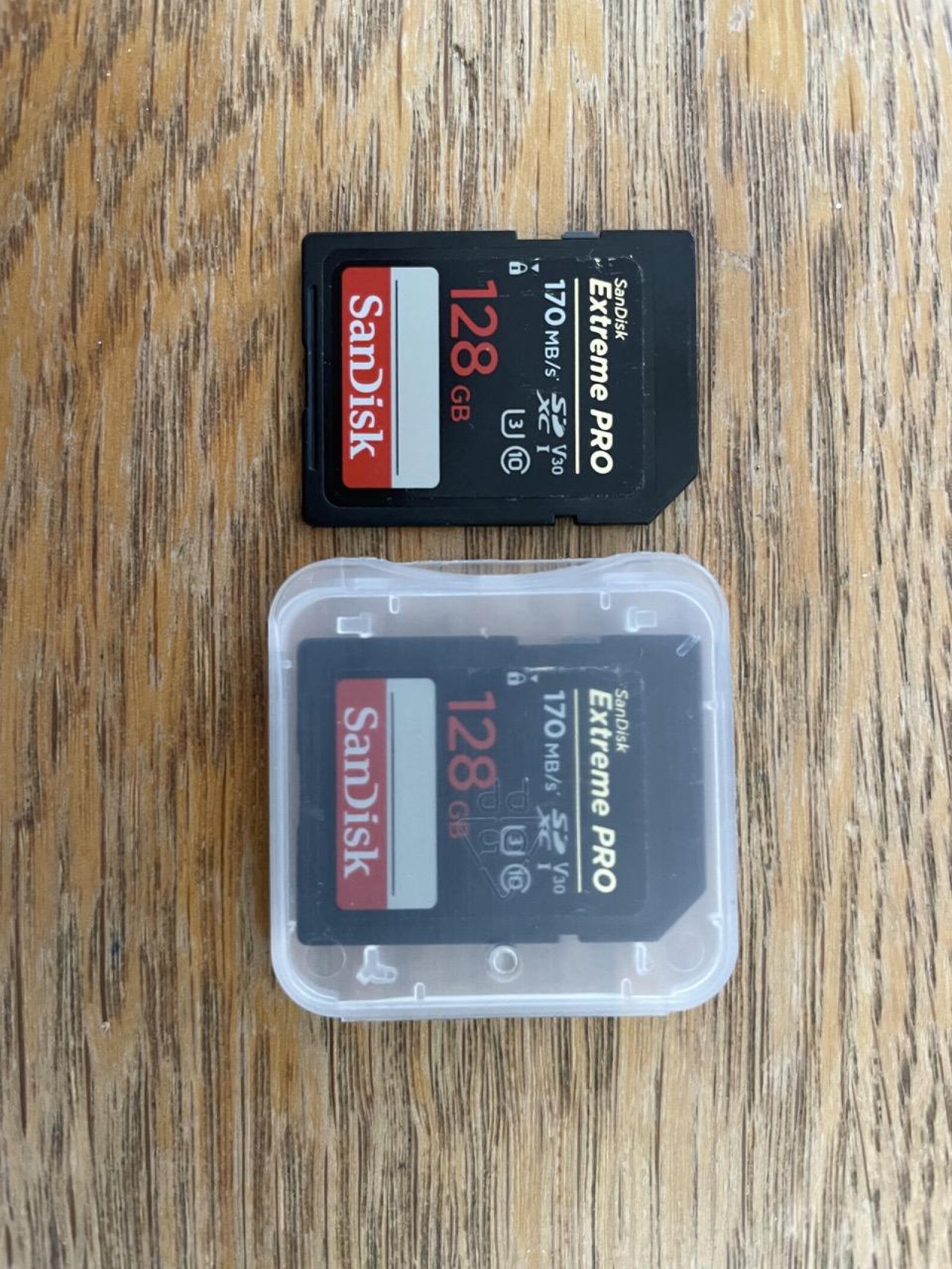 SONY ALPHA 7III + chargeur, batteries, cartes mémoire, cage et poignée - Photo 4 sur 5