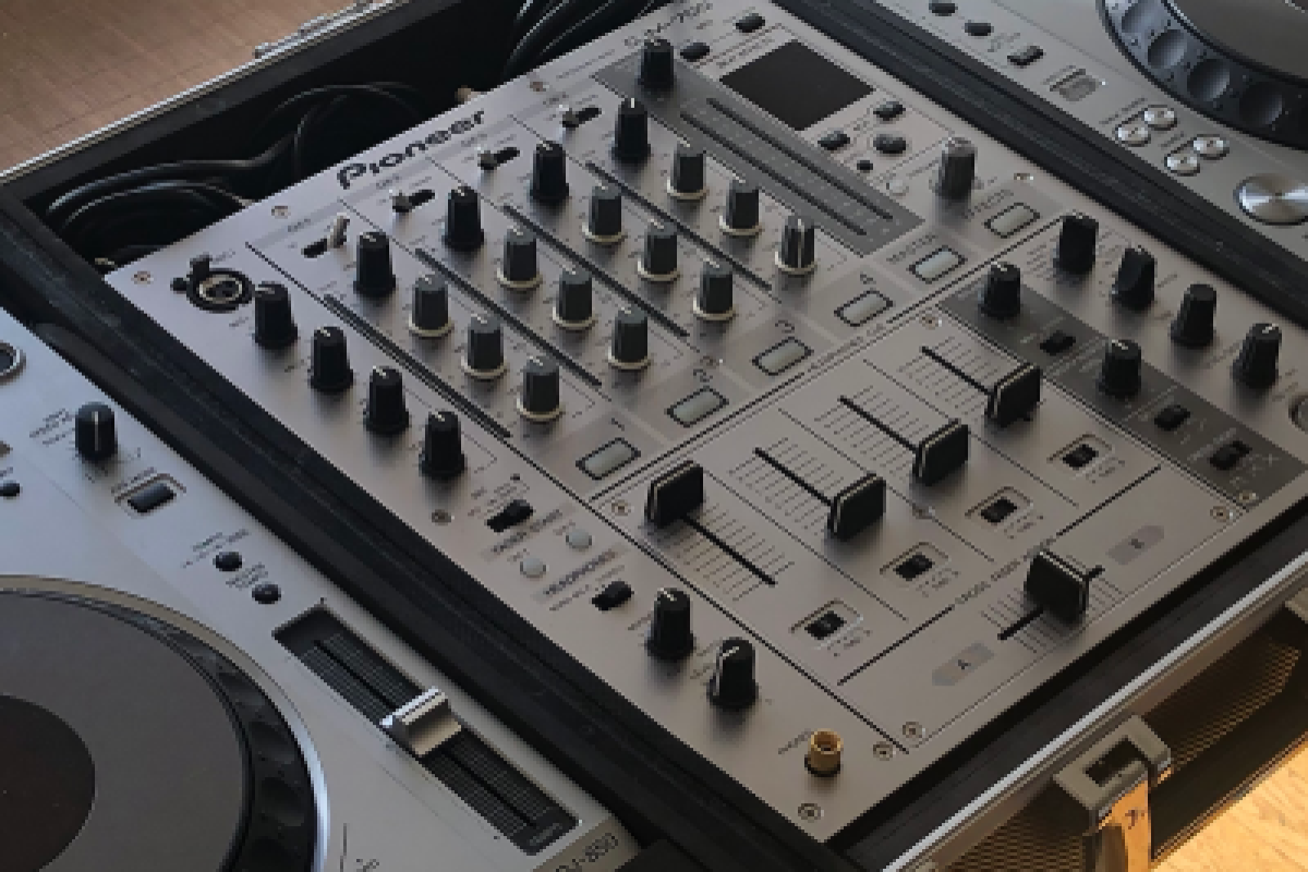 Location Pack Set Pioneer CDJ850 DJM 700 avec Flycase - Lightyshare