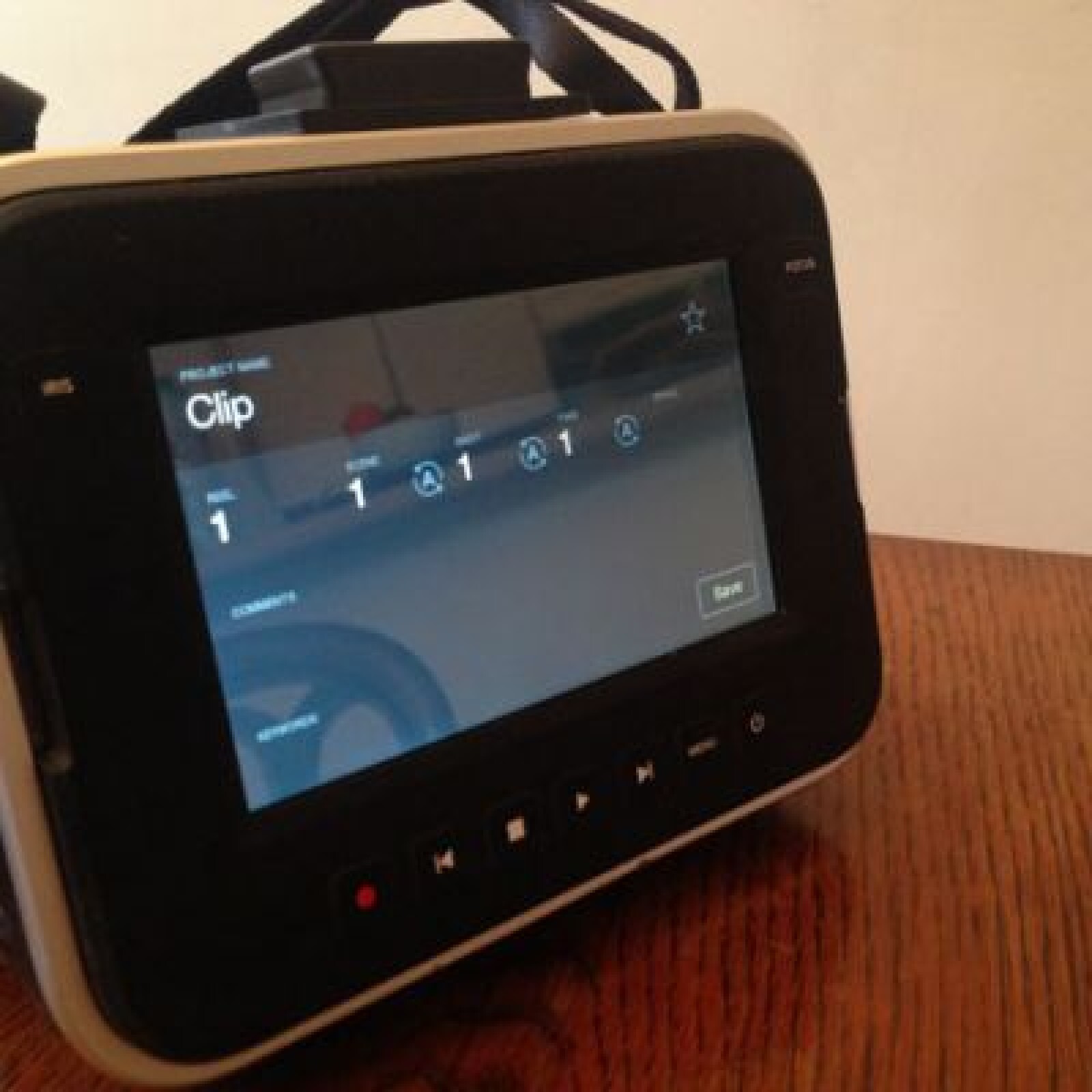 Blackmagic 2,5K + Accessoires - Photo 3 sur 4
