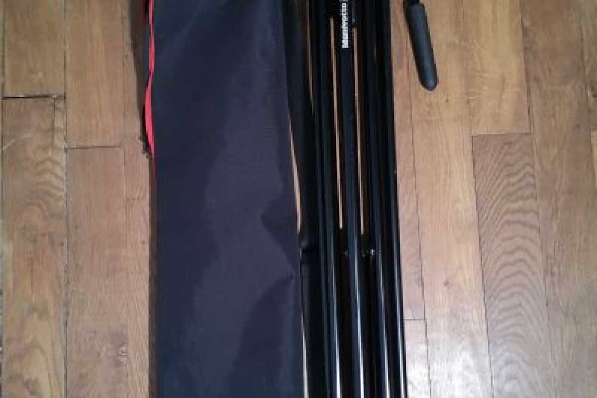 Location Trépied Manfrotto 547B + rotule 701 HDV - Lightyshare
