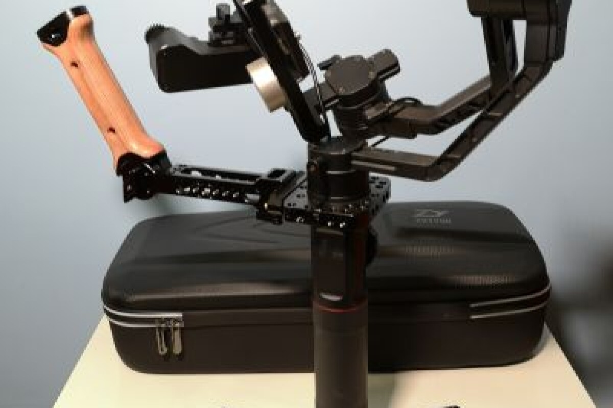 Location Zhiyun Crane 2 + accessoires - Lightyshare