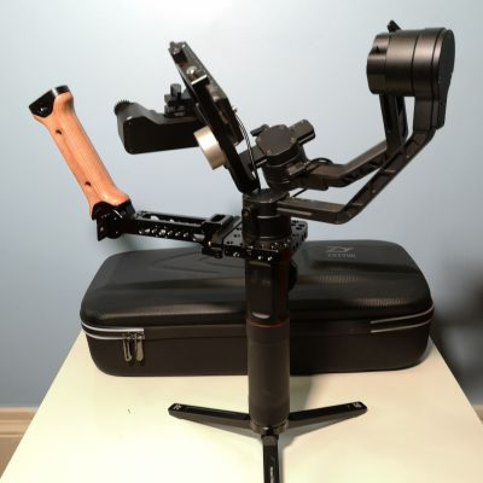 Zhiyun Crane 2 + accessoires - Photo 1 sur 1