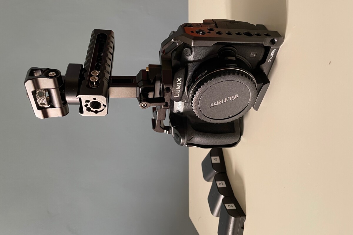 Location Lumix GH5 + Viltrox + cage/poignée - Lightyshare