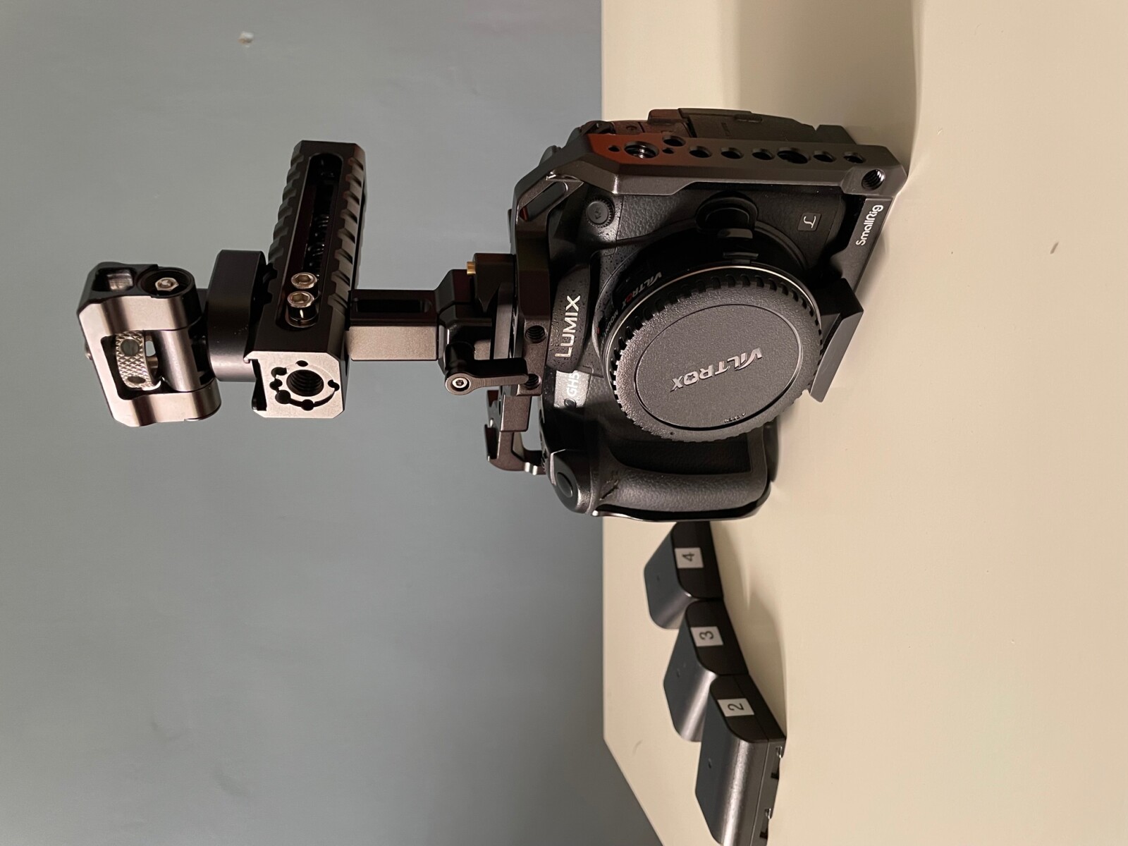 Lumix GH5 + Viltrox + cage/poignée - Photo 1 sur 1