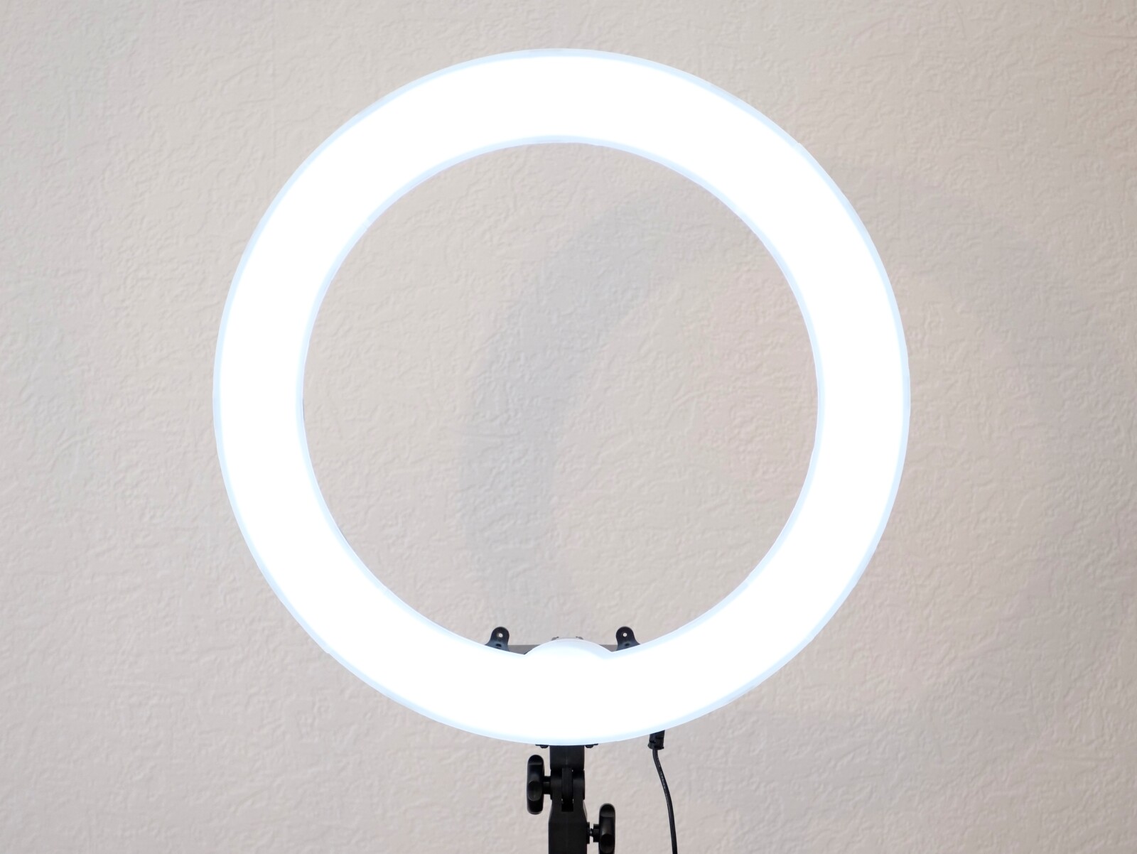 Neewer Ring Light 55W Led + Trépied  - Photo 2 sur 4