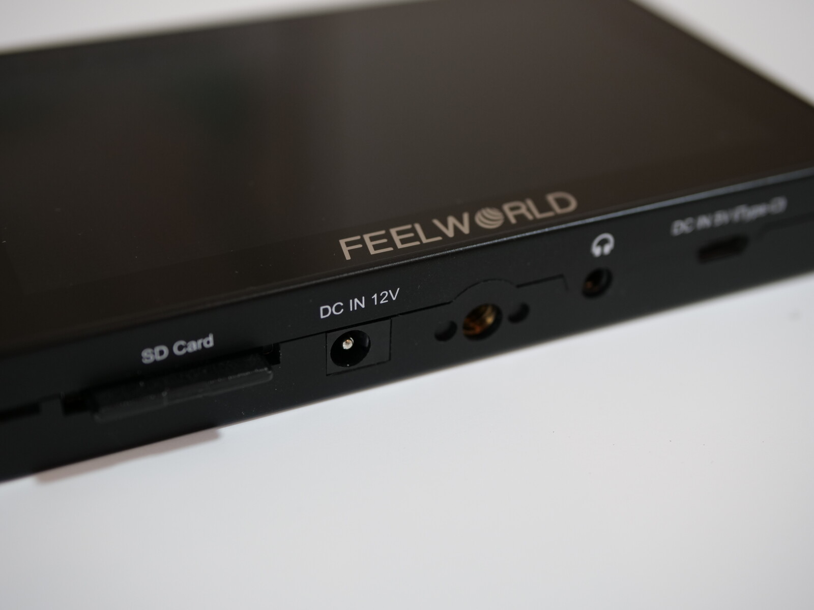 Kit Moniteur Feelworld F6 Plus + 2 Batteries 8800mAh + Chargeur double - Photo 3 sur 3