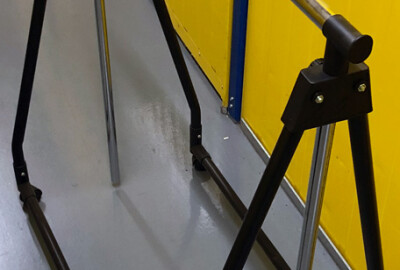 Location Portant à vêtements pliable et sur roulettes