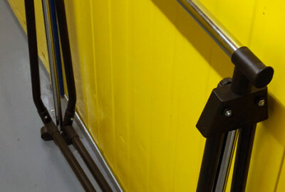 Location Portant à vêtements pliable et sur roulettes