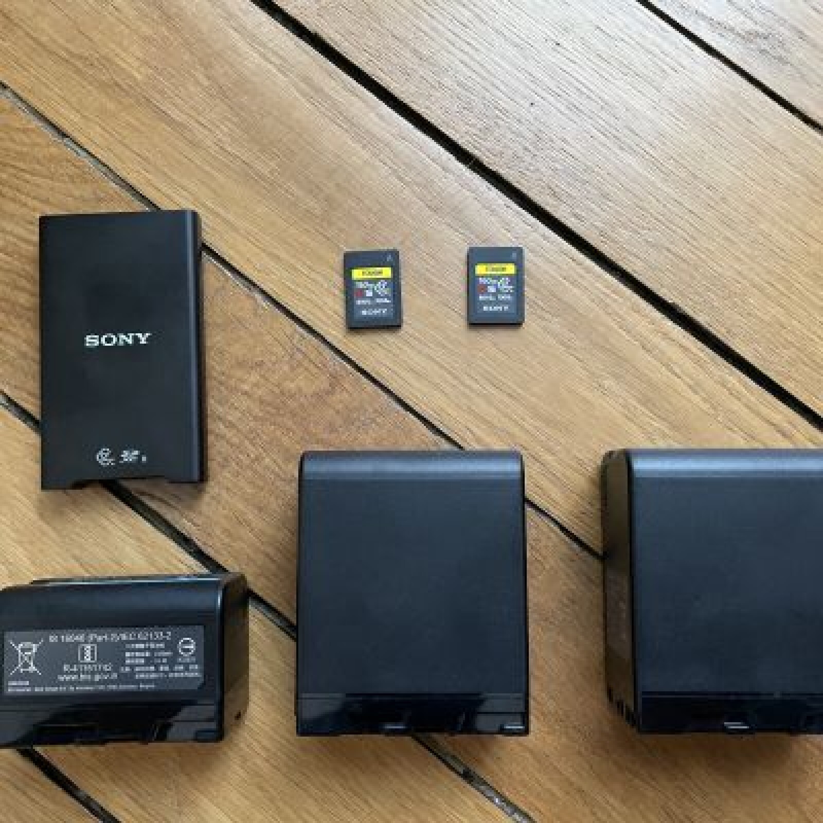 Pack Caméra Sony FX6 - Cartes CF - Batteries - SANS OBJECTIF (option) - Photo 5 sur 5