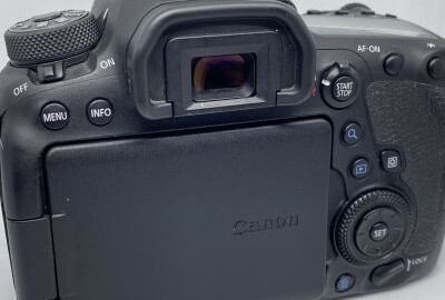 Location Canon 6D Mark II