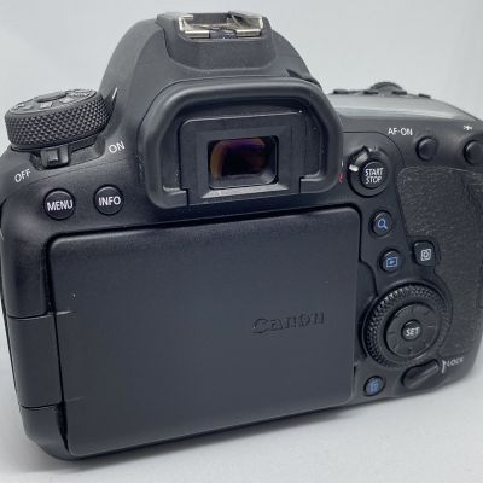 Canon 6D Mark II - Photo 2 sur 3