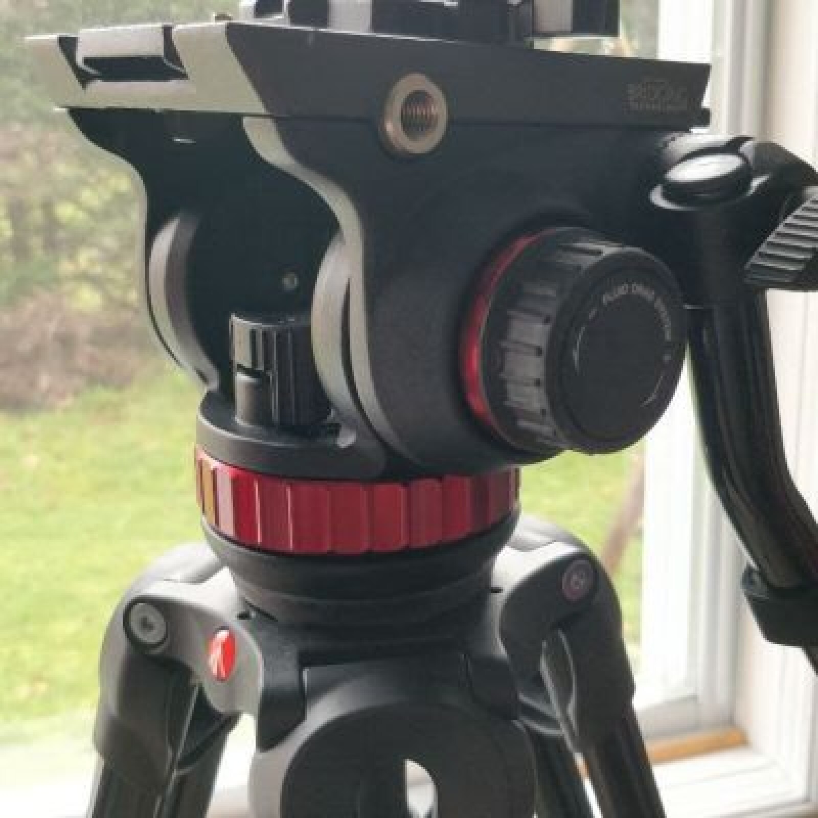 Kit trépied vidéo Manfrotto avec rotule tête fluide et sac de transport - Photo 2 sur 2