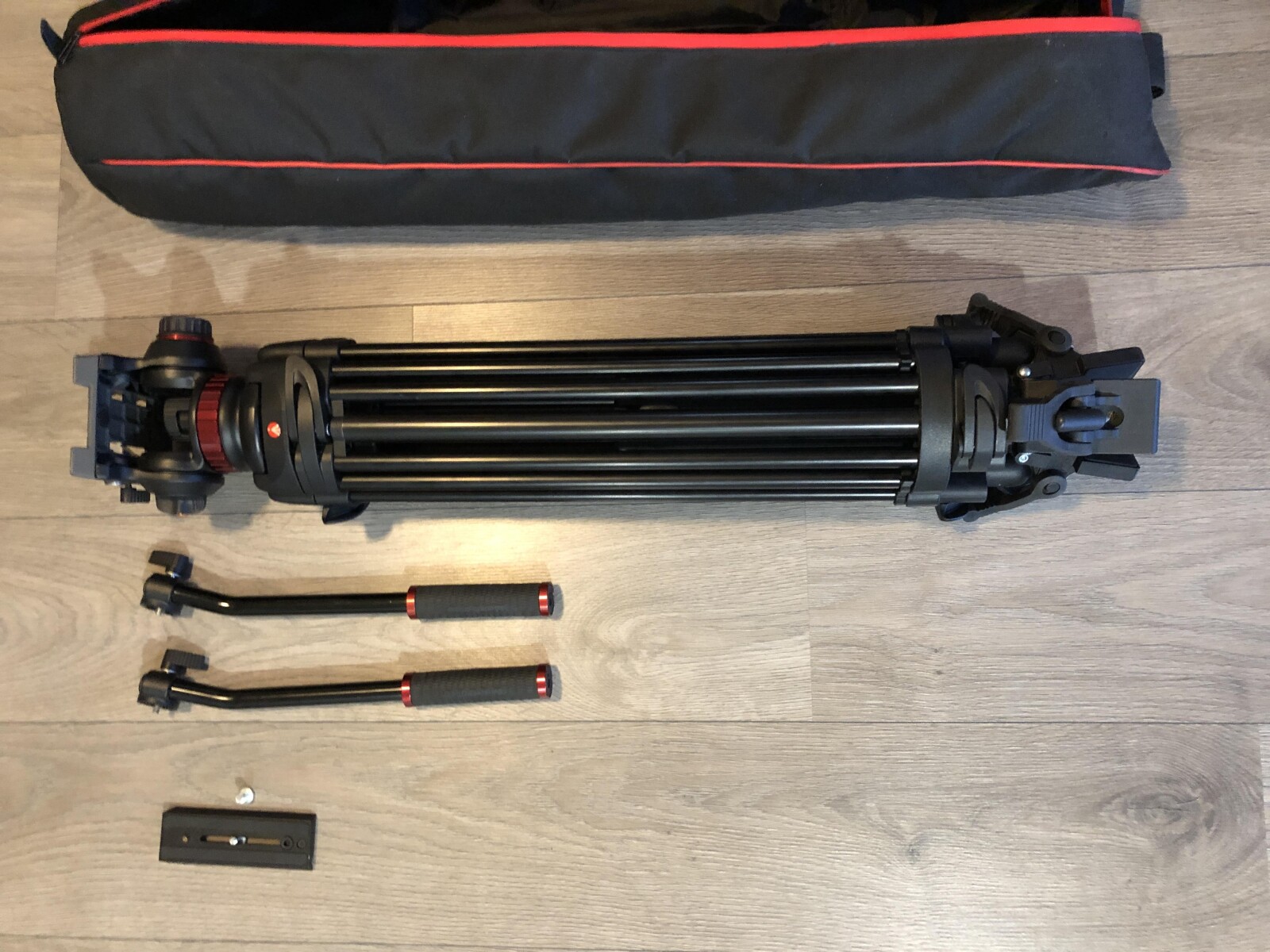 Trépied Manfrotto MVH502A + Tête Fluide - Rent - Paris Region - Photo 1 sur 4