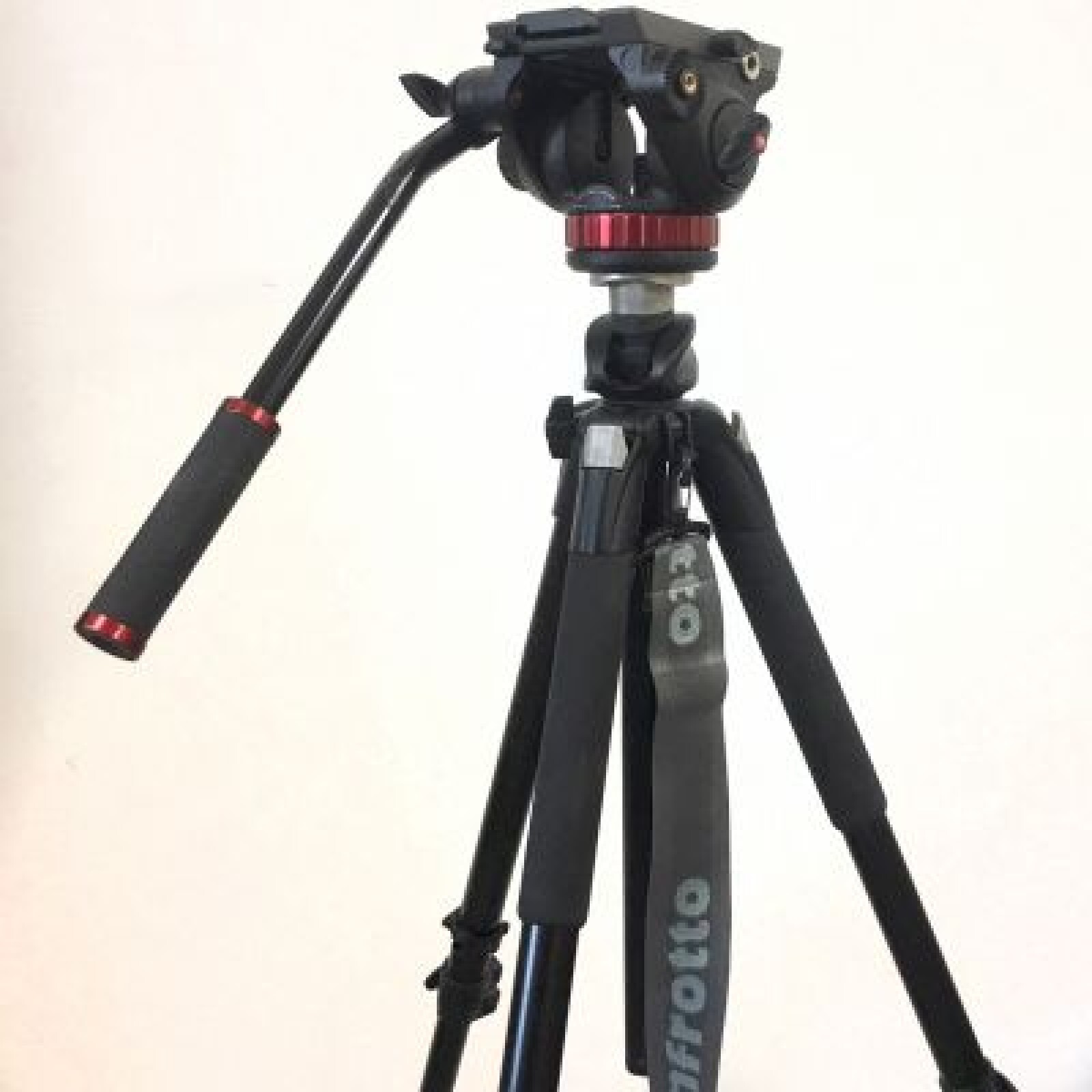 Manfrotto Pied 055 + rotule MVH502AH - Photo 1 sur 1