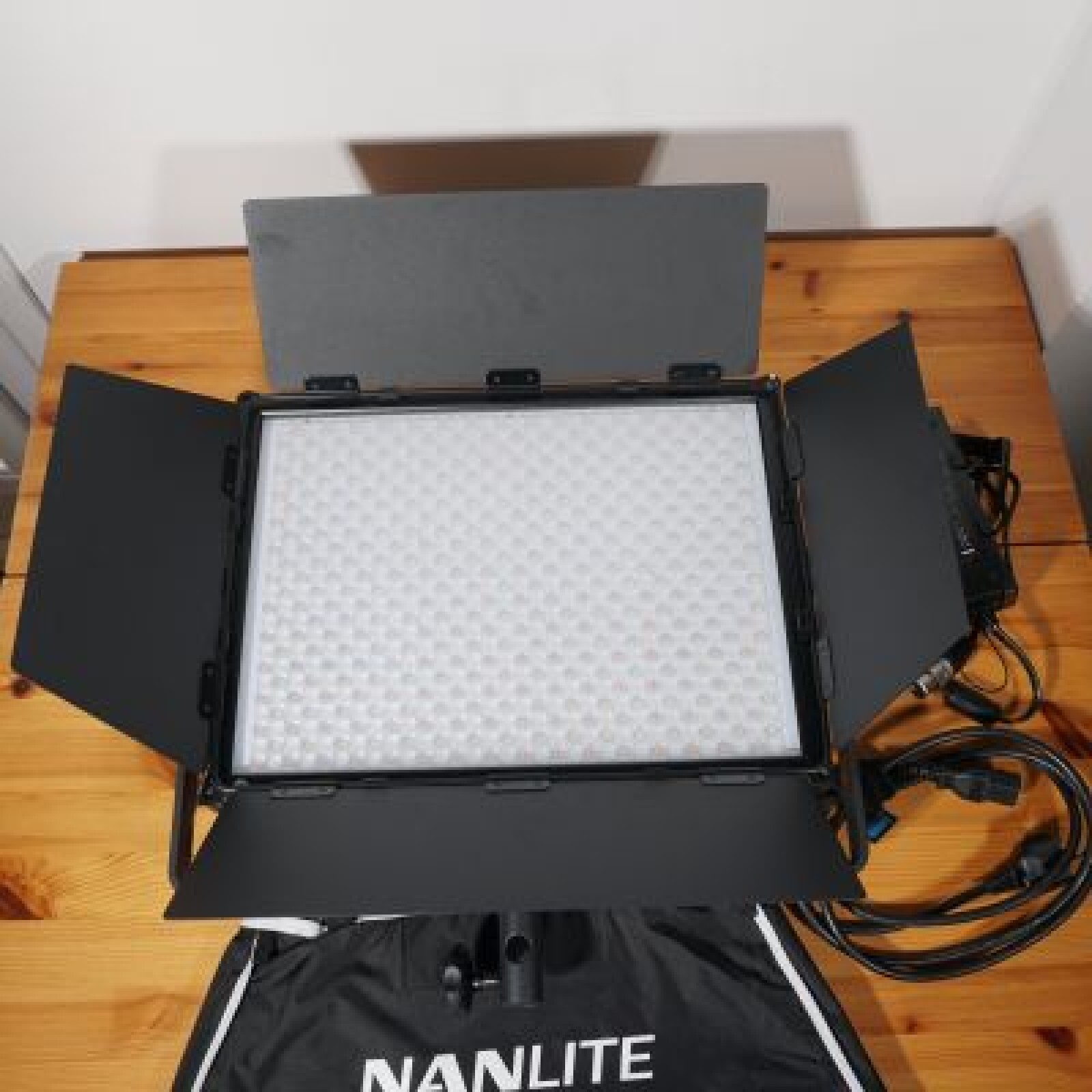Nanlite Mixpanel 150W + Chimera Snapgrid - Photo 1 sur 5
