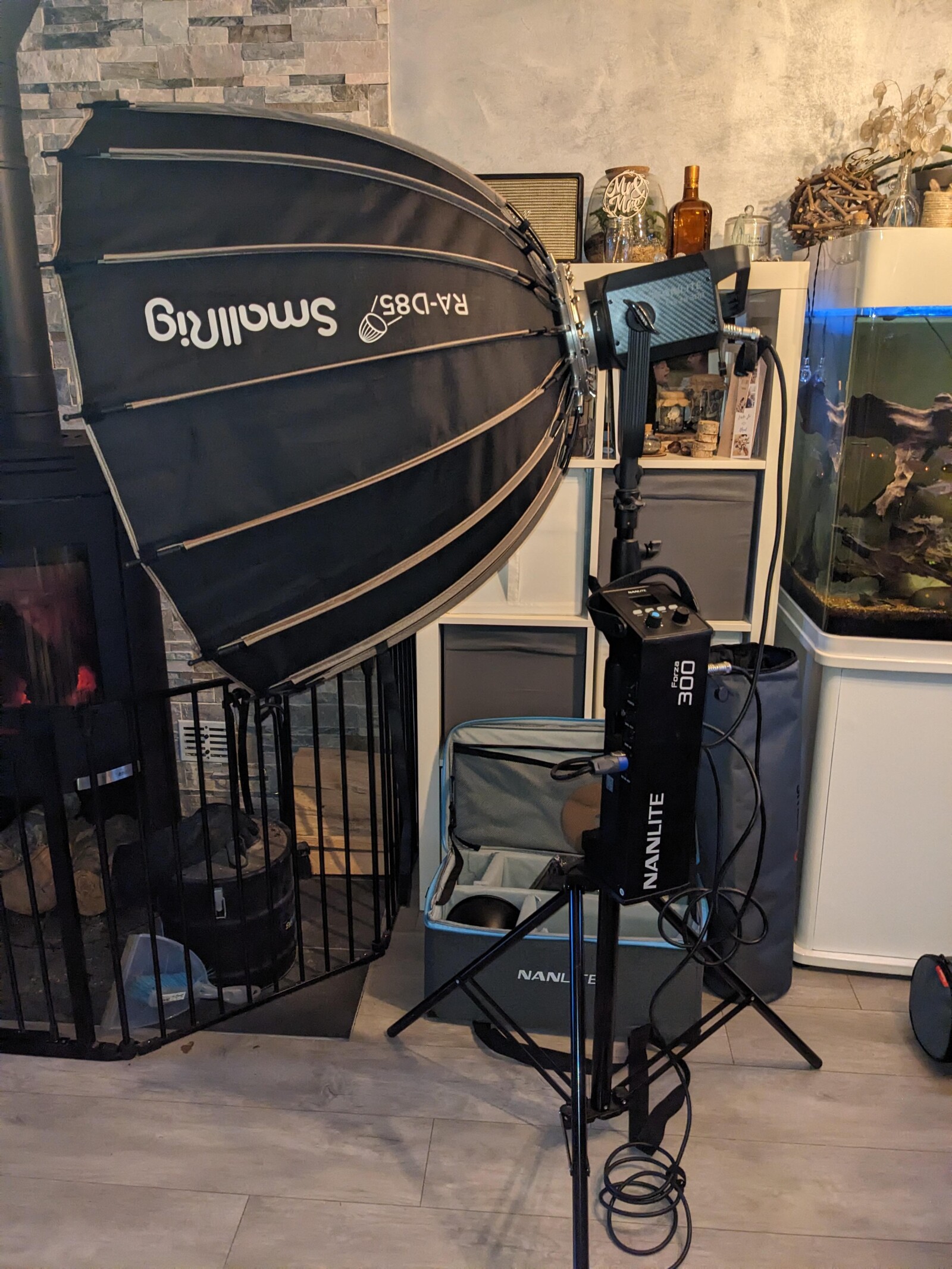Projecteur Nanlite LED Forza 300 avec trépied, softbox et boule chinoise  - Photo 4 sur 5