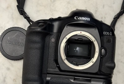 Location Canon 1V