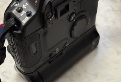 Location Canon 1V