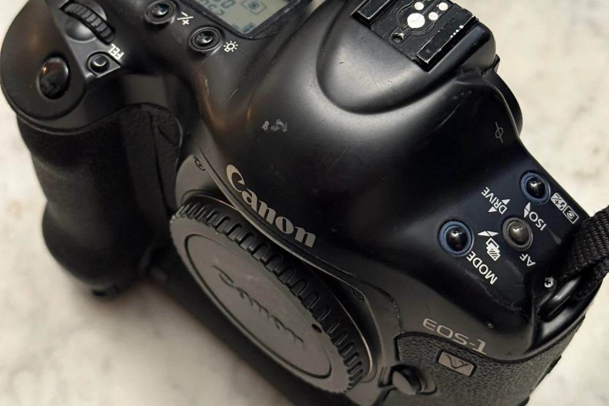 Location Canon 1V - Lightyshare