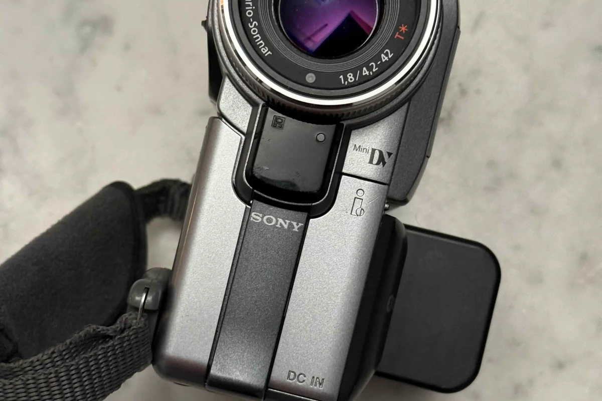 Location SONY DCR-PC120BT - Lightyshare