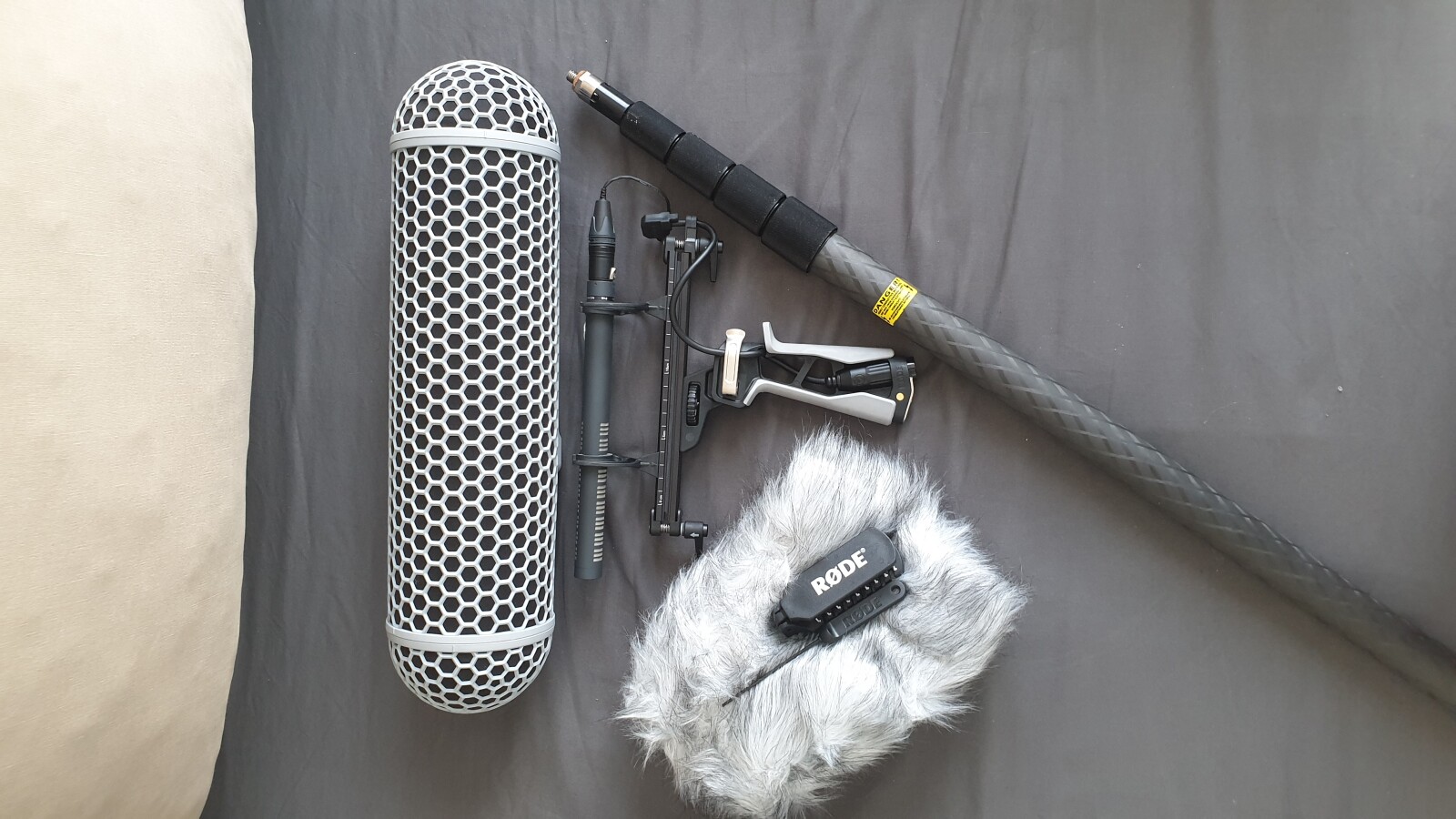 Kit Prise de Son Complet 1 : Zoom F8n + Perche + Micro + Blimp + Sac et Harnais - Photo 4 sur 7