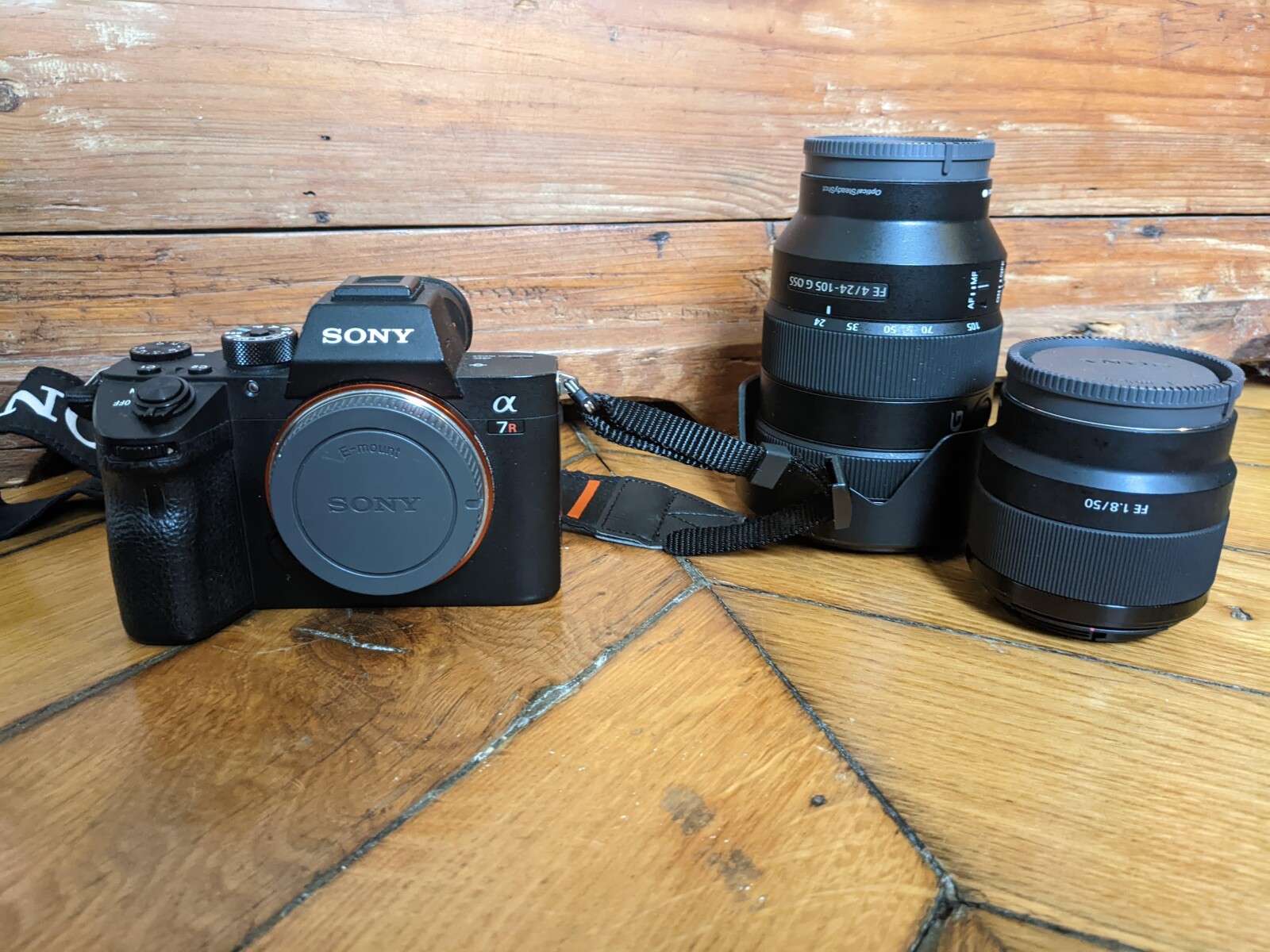 PACK TOURNAGE SONY ALPHA 7RIII + 24-105 F/4 + 50 mm F/1.8 + Monopod - Photo 1 sur 1