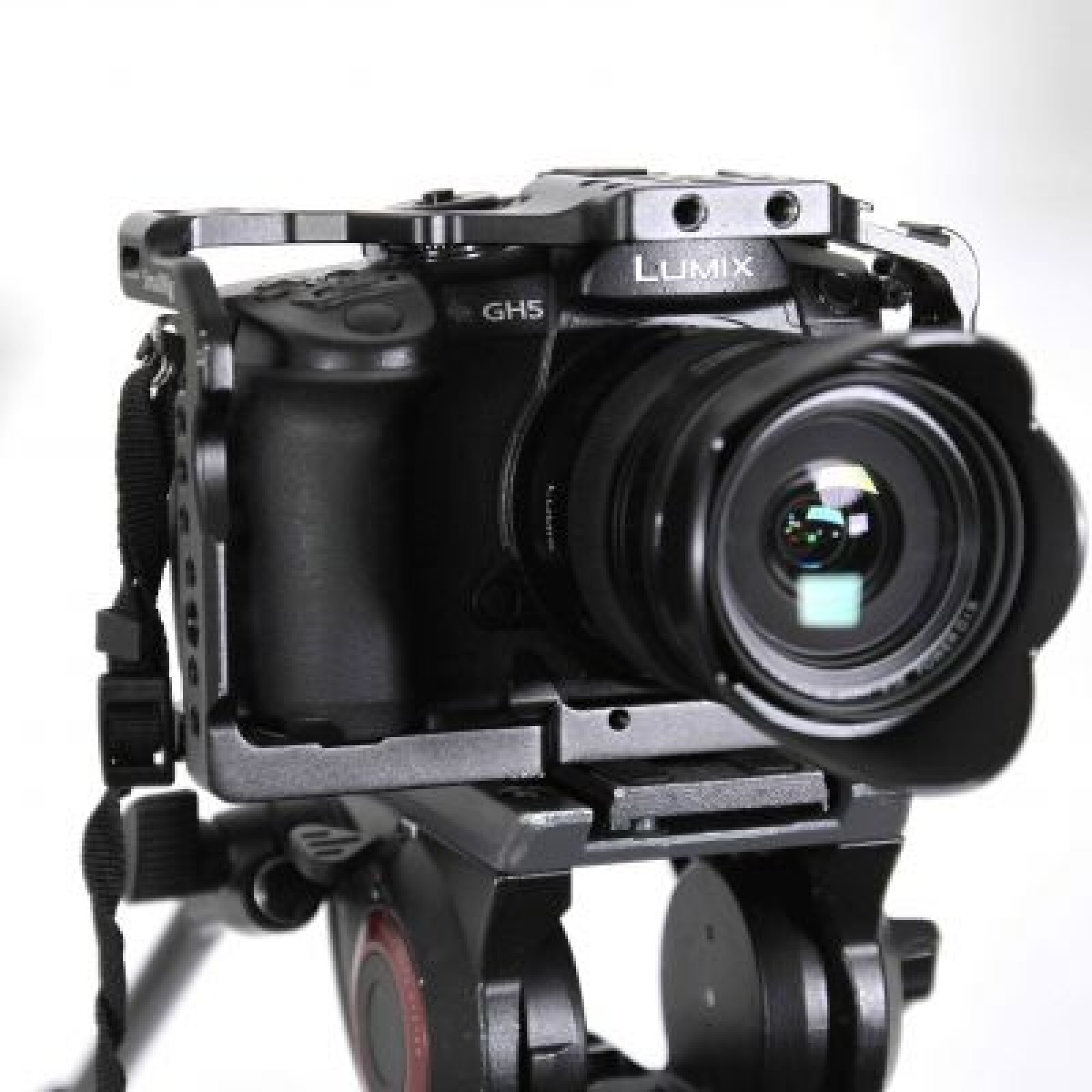 Panasonic GH5 + Panasonic 12-35 f2.8 + Panasonic 35-100 f2.8 + V-LOG + trépied - Photo 1 sur 4