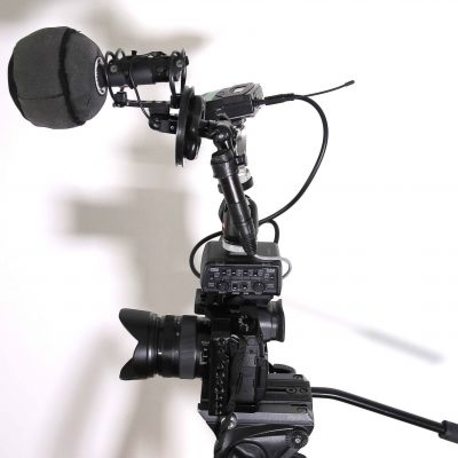 Pack ITV - GH5 + 12-35 f2.8 + 35-100 f2.8 + DMW-XLR1 + KM185 + G4 + ME 2 - Photo 1 sur 5