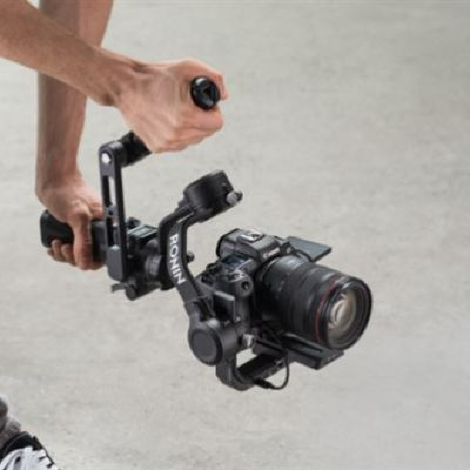 DJI RONIN RSC2 PRO COMBO - Photo 3 sur 5