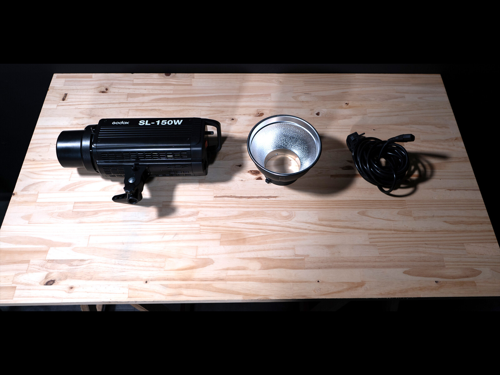  Kit lumière continue- Godox SL150W, softbox Godox 120 cm, nid d'abeille, pied girafe Neewer3m - Photo 4 sur 4