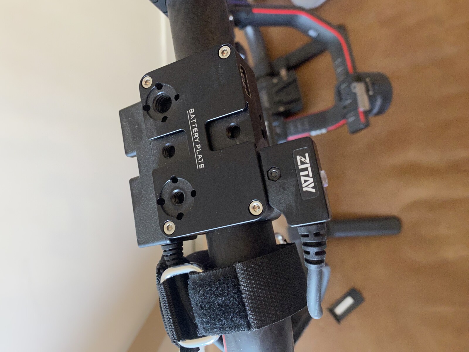 Tilta Stabilisateur Ring grip advanced DJI Robin RS2 + module Alim + Module Vlock - Photo 4 sur 6