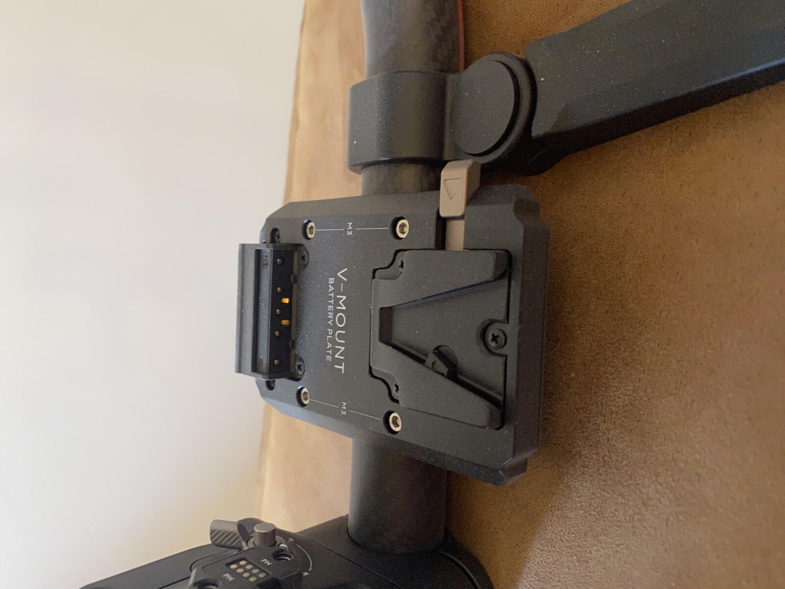 Tilta Stabilisateur Ring grip advanced DJI Robin RS2 + module Alim + Module Vlock - Photo 3 sur 6