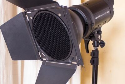 Location Neewer EX-60W + Volets/Grille d'abeille/Gélatines