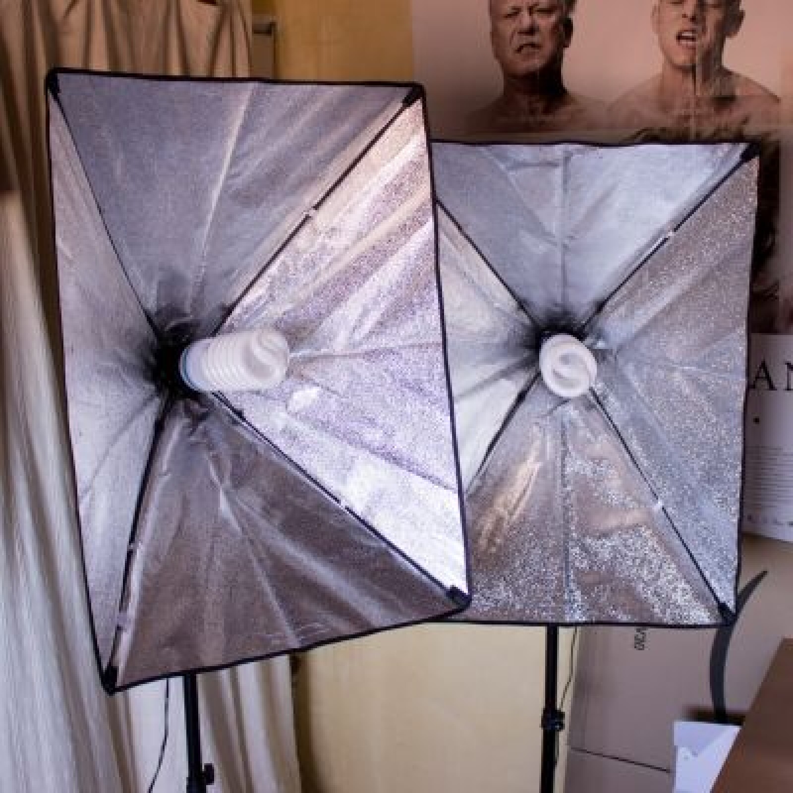Pack 2 Softbox Fluocompact 135W + Trépieds - Photo 1 sur 5