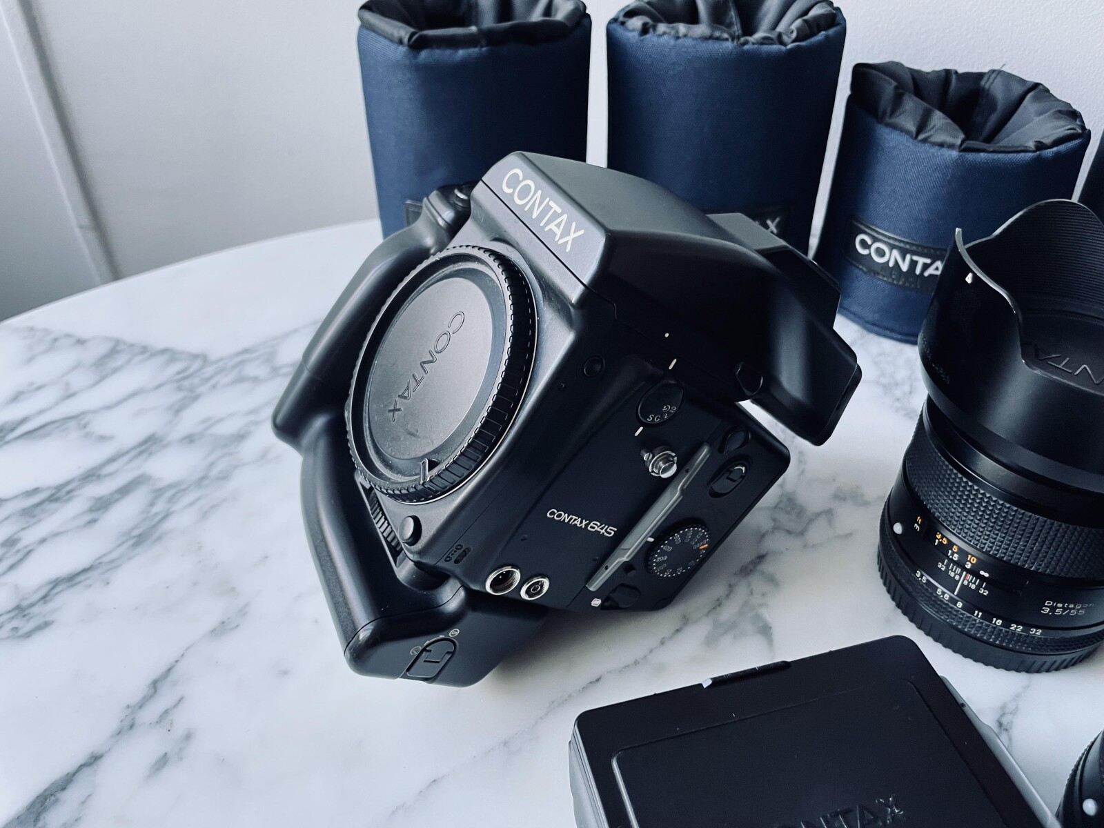 Contax 645 + 45mm 55mm 80mm 140mm - Photo 2 sur 4