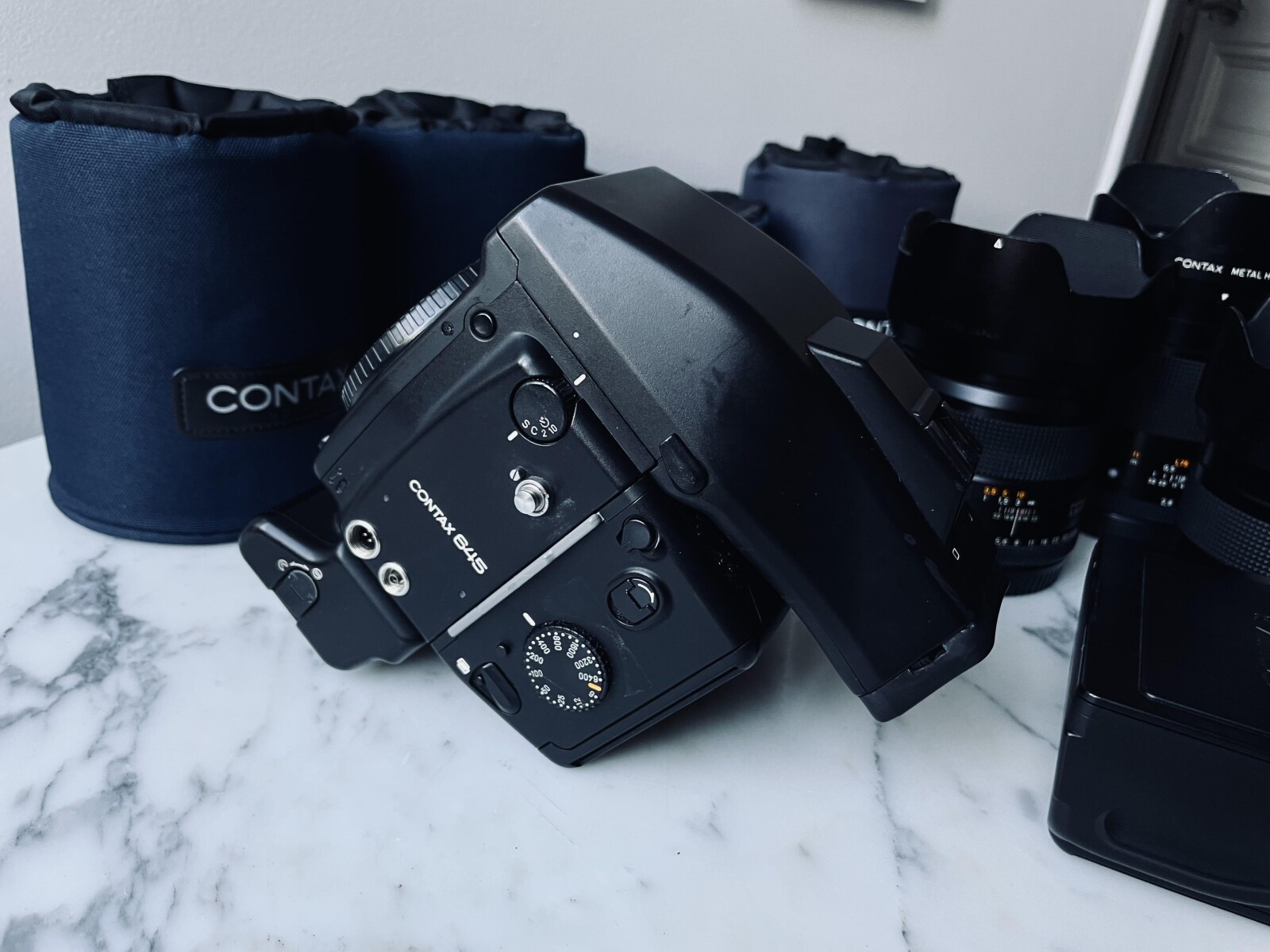 Contax 645 + 45mm 55mm 80mm 140mm - Photo 3 sur 4