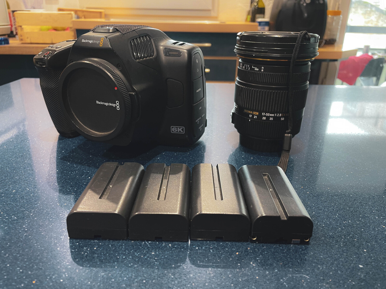 Blackmagic Pocket Cinema Camera 6k Pro - BMPCC6k Pro à Bordeaux - Photo 1 sur 2