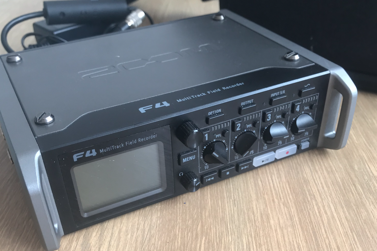 Location ZOOM F4 - Lightyshare