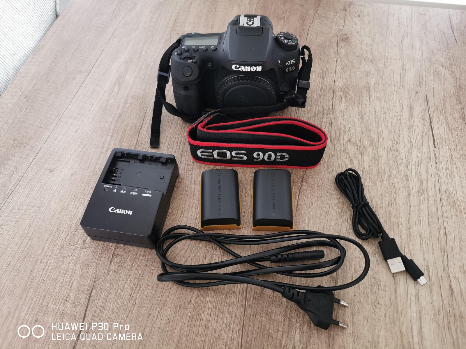 Canon EOS 90D en très bon état - Photo 1 sur 3