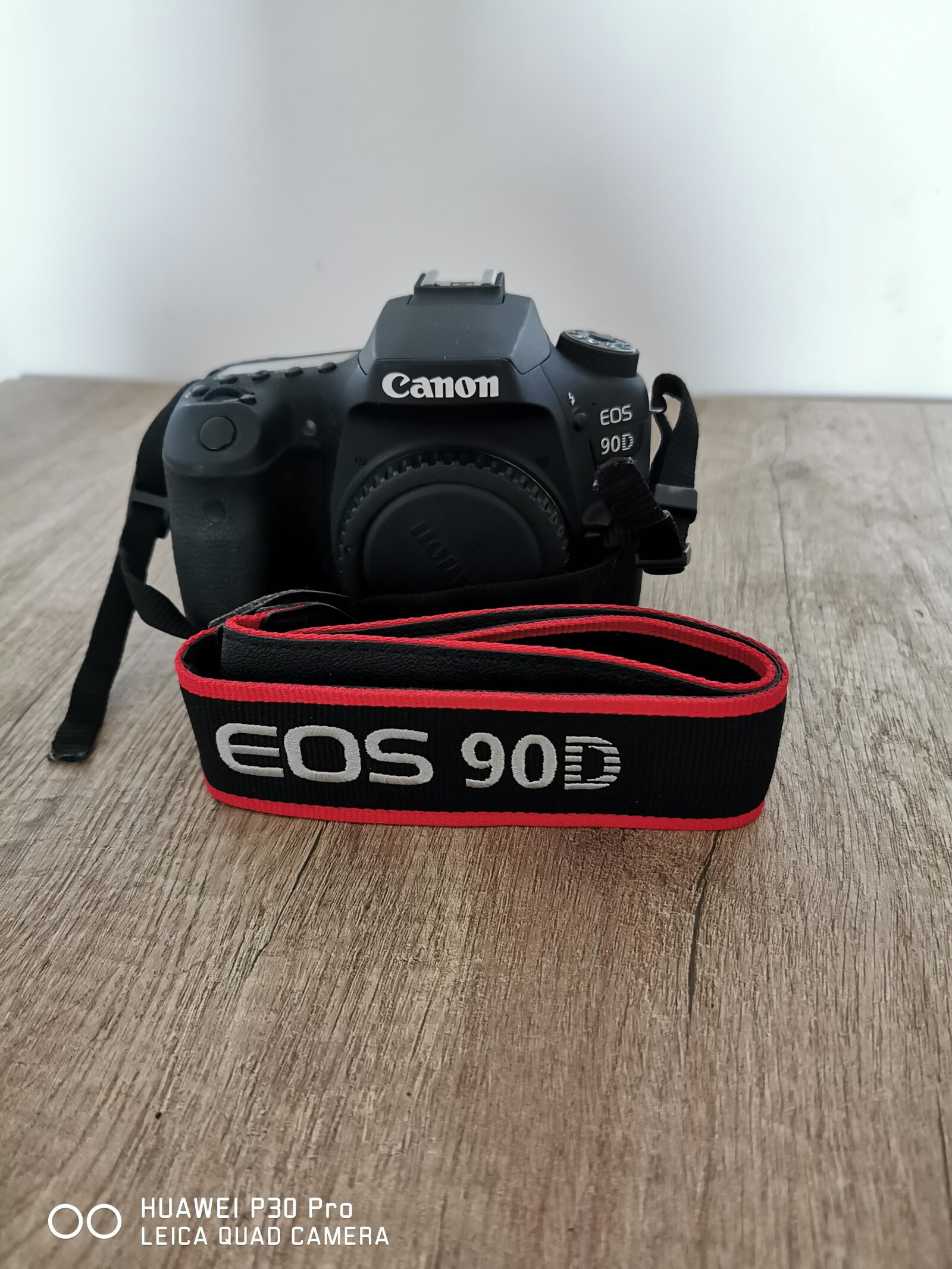 Canon EOS 90D en très bon état - Photo 2 sur 3