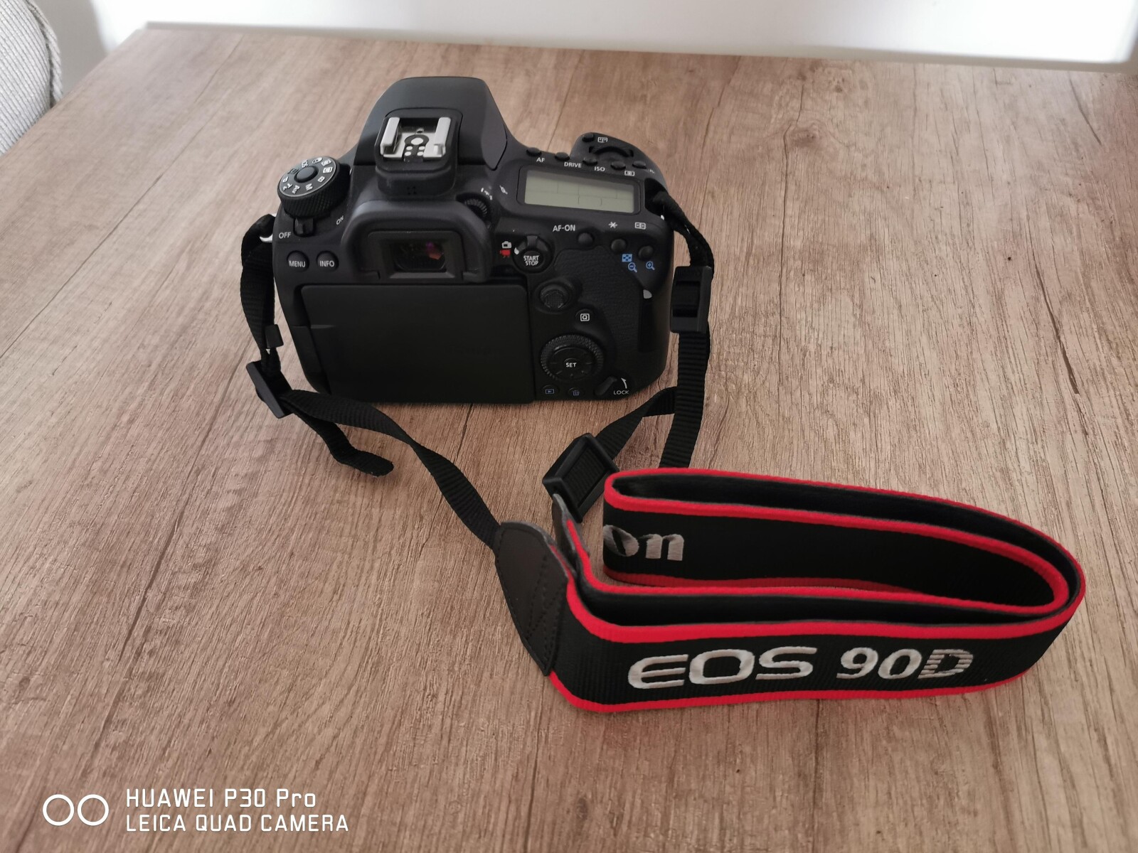 Canon EOS 90D en très bon état - Photo 3 sur 3