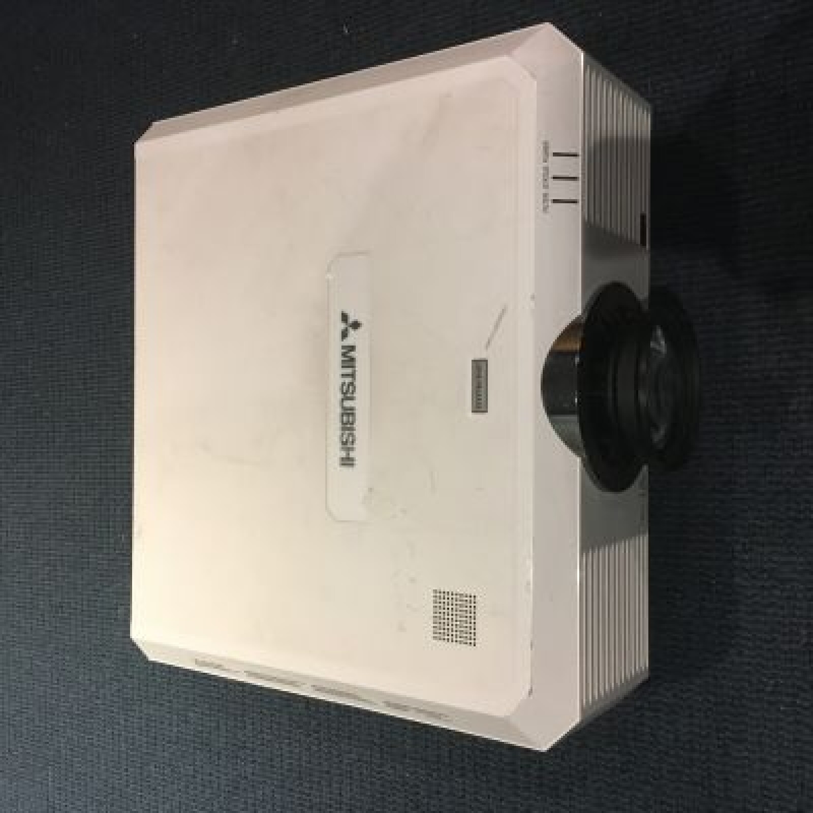 Vidéoprojecteur Tri LCD 5000 lumens Full HD (1920x1200) - Mitsubishi UL7400U - Photo 1 sur 3