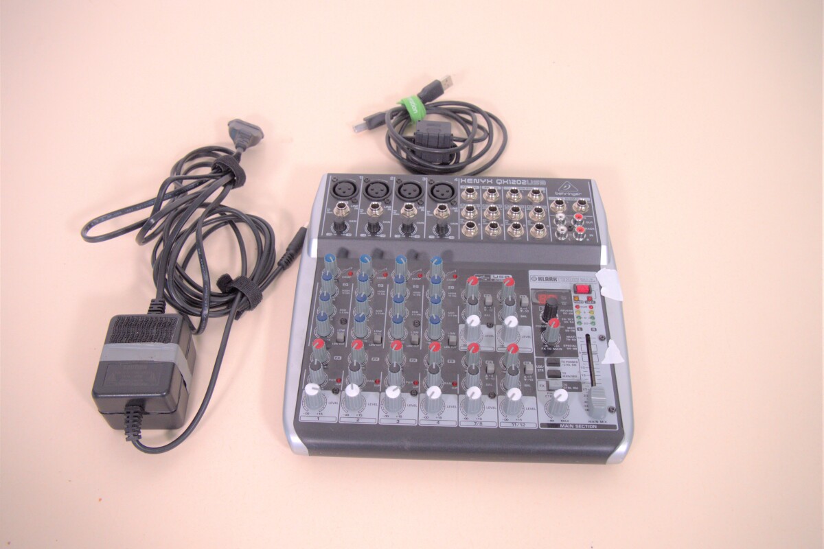 Location Beh­ringer Xenyx QX1202USB (carte son) - Lightyshare