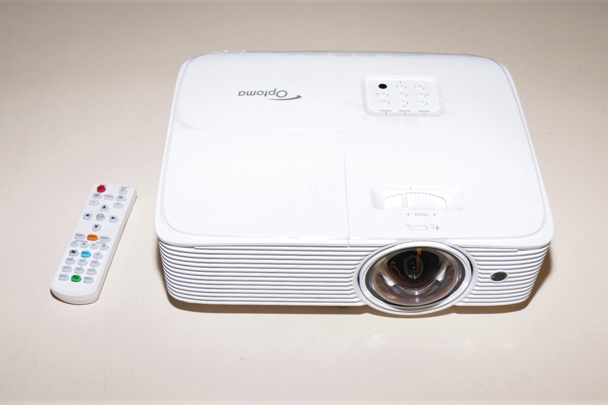 Location Vidéoprojecteur OPTOMA HD29HST   - Lightyshare