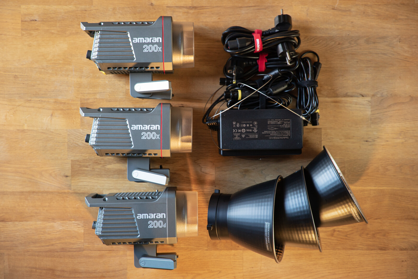 KIT Aputure 2 Amaran 200x + 1 Amaran 200d + Accessoires - Photo 1 sur 4