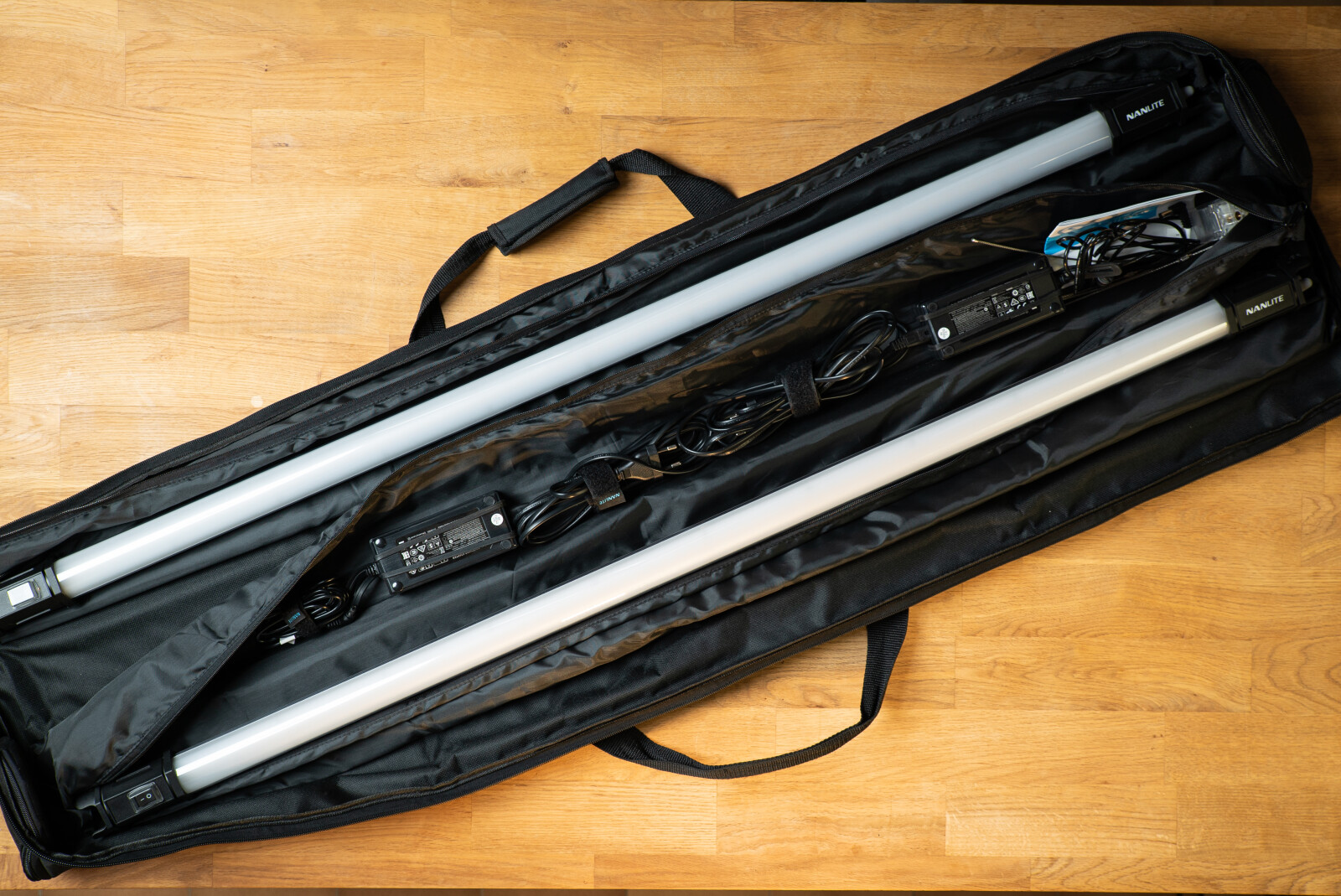 KIT LED 2 Amaran 200x + 1 Amaran 200d + 2 Pavotube 30c - Photo 2 sur 5