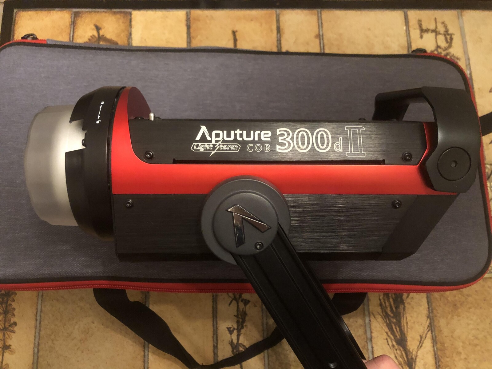 Aputure COB LS 300D MkII - Photo 2 sur 3