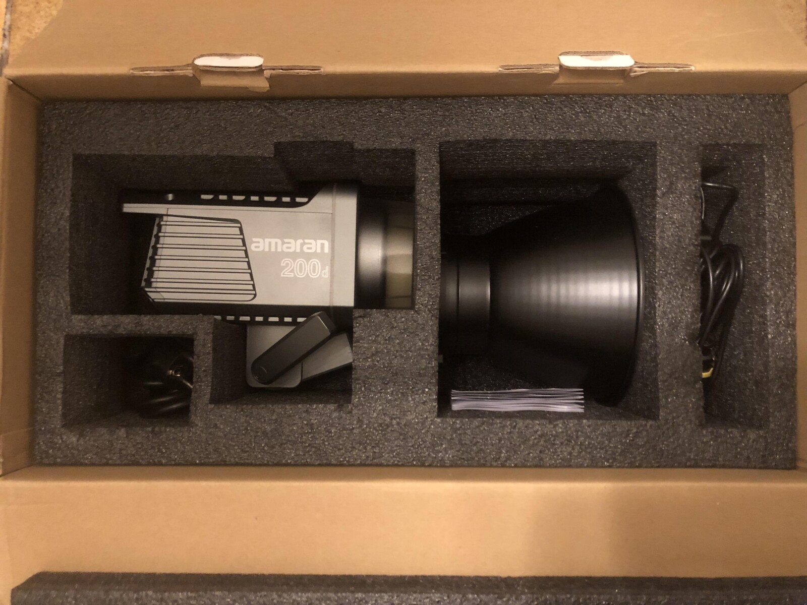Aputure Amaran 200D   - Photo 1 sur 2